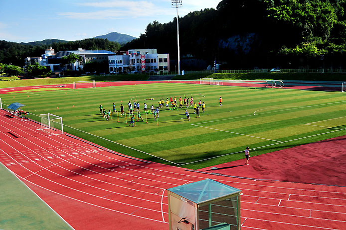 가평종합운동장 축구장 관중석 큰사진