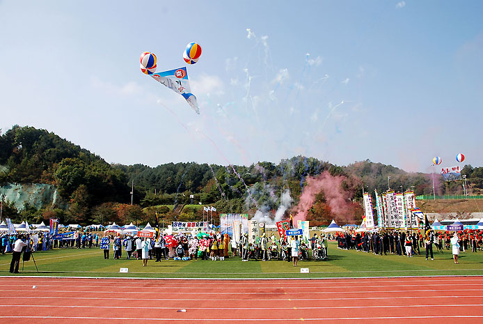 가평종합운동장 행사 큰사진